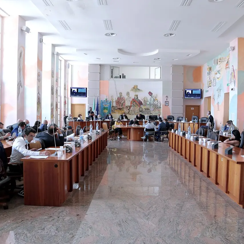 Cosenza, torna a riunirsi il Consiglio comunale