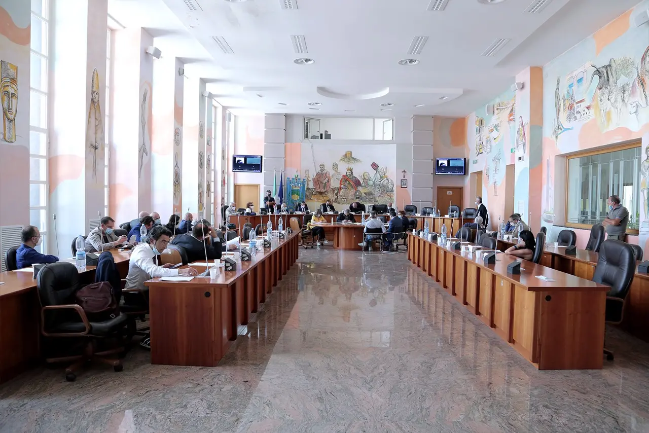 Cosenza, approvato il bilancio di previsione stabilmente riequilibrato