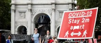 Covid Gb, stop autoisolamento vaccinati il 16 agosto