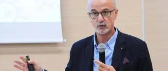 Covid, Lopalco: \"Con vaccino cambiare criteri per chiusure\"