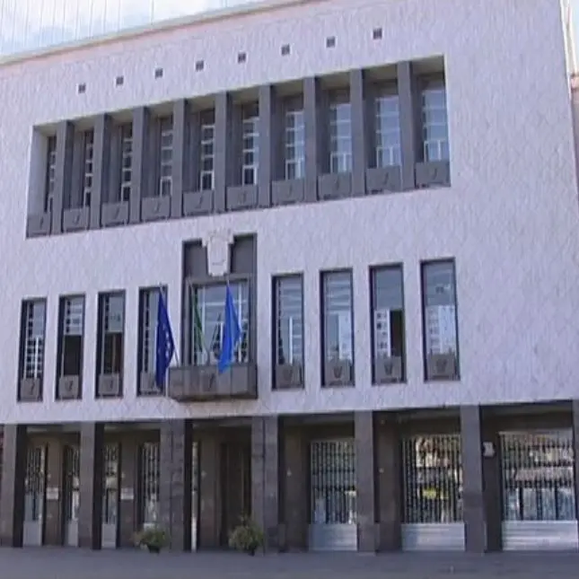 Cosenza, lavori alla pavimentazione stradale dopo la posa della fibra ottica