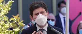 Covid, Speranza: \"Con varianti contagio anche con tante vaccinazioni\"