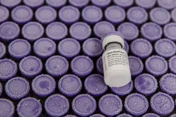 Vaccini Covid, Pfizer chiederà autorizzazione per terza dose