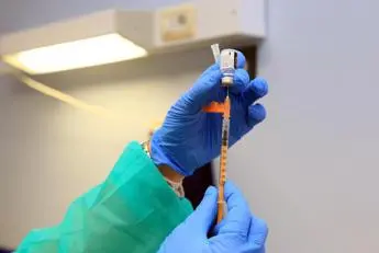 Vaccino covid, Iss: \"Protegge tutti al 100% da malattia grave\"