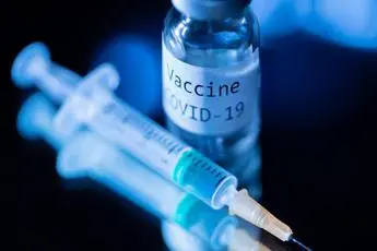 Vaccini Covid, Ema: \"Presto per dire se terza dose servirà\"