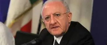 Covid Italia, De Luca: \"Con aumento contagi, chiusure ad agosto\"