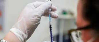 Vaccini mRna-miocarditi rare, per Oms \"probabile legame\"