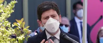 Covid, Speranza: \"Pandemia non è conclusa, varianti nuove insidie\"