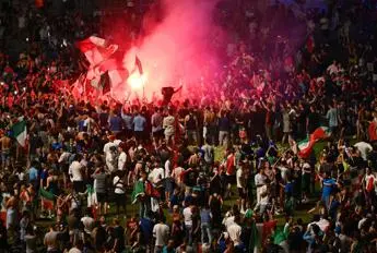 Europei e festeggiamenti, rischio nuova ondata? Cosa dicono gli esperti