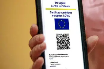Green pass per locali, treni, cinema: stretta anche in Italia?