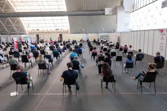 Terza dose vaccini, Ema: \"Presto per dire se e quando servirà\"
