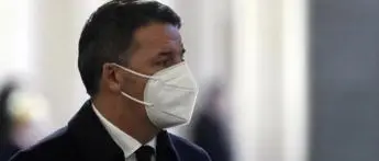 Green Pass, Renzi dice sì: \"In zona rossa ci vadano i no vax\"