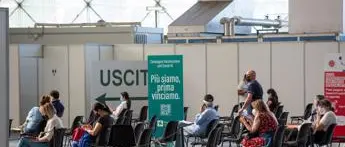 Vaccini, Pregliasco risponde a Salvini: \"Senza è rischio per tutti\"