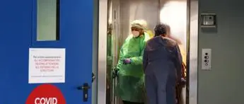 Vaccino, Brusaferro: \"Riduce ospedalizzazione, convincere indecisi\"