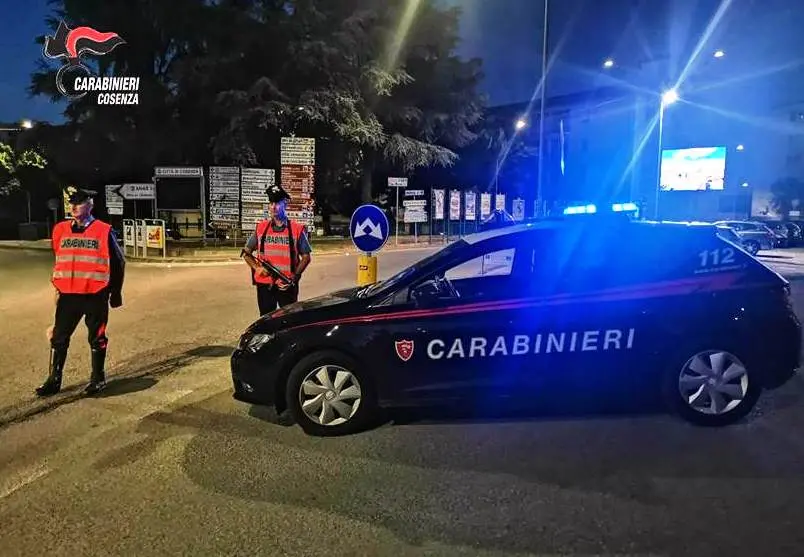 Cosenza, furto in un bar di piazza Garibaldi: due arresti