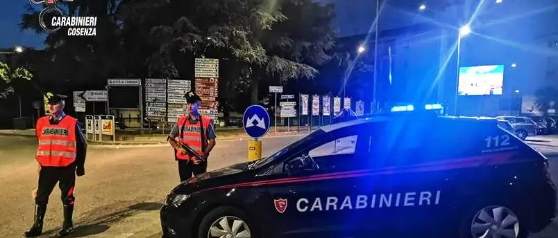 Cosenza, furto in un bar di piazza Garibaldi: due arresti