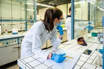 Variante delta, \"con 2 dosi Pfizer e Astrazeneca efficacia fino a 88%\"