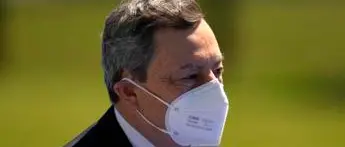 Draghi: \"Appello a non vaccinarsi è appello a morire\"