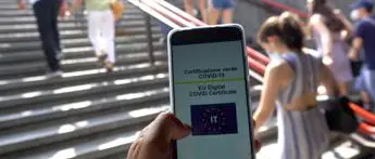 Green pass obbligatorio, \"centralini ingolfati per richieste\"
