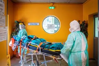 Covid Italia, schizza l'Rt e sale l'incidenza: variante Delta è prevalente