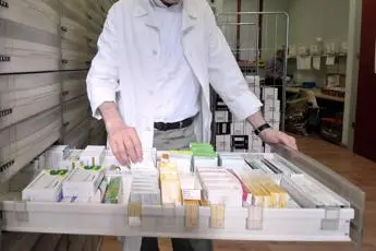 Ianaro (M5S): \"Italia ai primi posti per produzione farmaci, spingere più ricerca\"