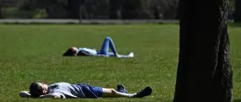 Covid Gb, ad agosto potrebbero tornare le restrizioni