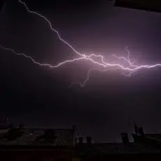 Maltempo in Calabria, allerta gialla domenica per temporali e rischio idrogeologico diffuso\n