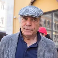 Lucarelli: \"Montesano è stato ricoverato per Covid\". Lui: \"Falso\"