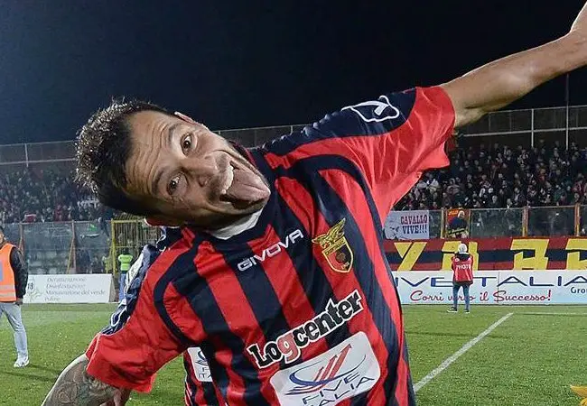 De Angelis è recidivo: un altro suo gol stende il Catanzaro