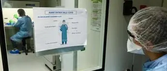 Covid oggi Francia, oltre 25mila contagi e aumentano ricoveri