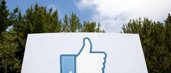 Covid, Google e Facebook: obbligo vaccino per tornare a lavoro