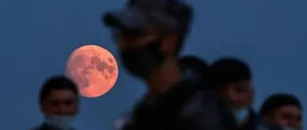 Covid Russia, 799 morti in 24 ore: tre drammatici record in un mese