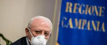 Covid oggi Campania, nuova ordinanza De Luca: regole