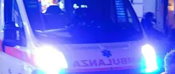 Roma, lite per una donna: 23enne ferito al volto con coccio bottiglia