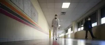 Covid Italia, salgono i ricoveri. Vaccinato il 60% della popolazione