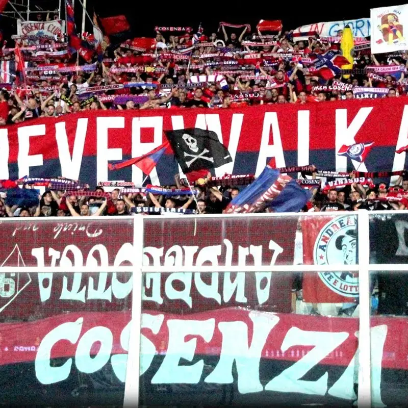 Vicenza-Cosenza, sold-out il settore ospite: al \"Menti\" ci saranno 1.300 lupi