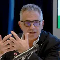 Covid, Pregliasco: \"Vaccino non esonera da dispositivi protezione\"