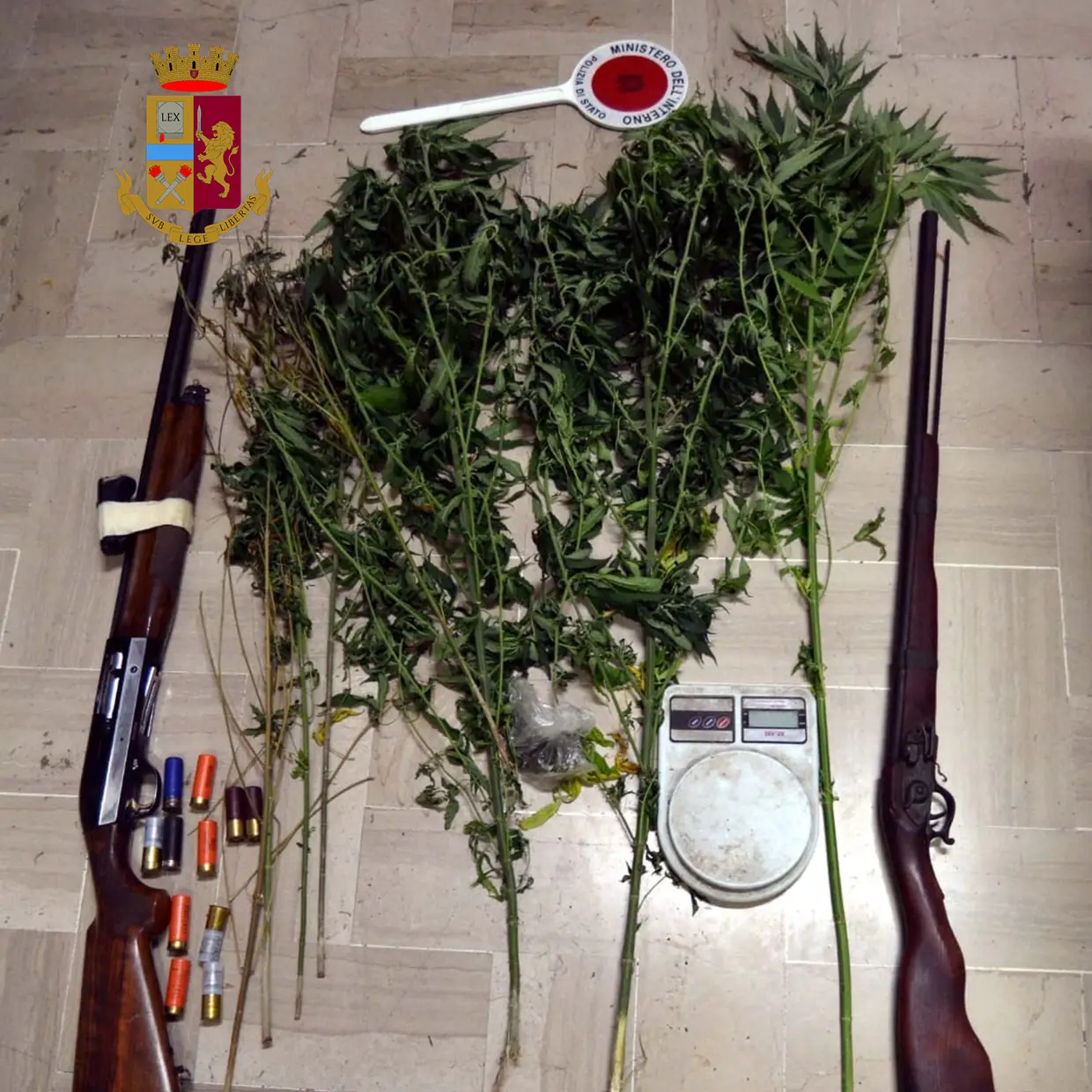 Ricettazione, armi e droga: arrestato 52enne di Corigliano