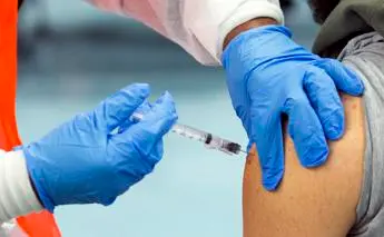 Variante Delta, Ema: \"Vaccini efficaci, presto per dire serve terza dose\"