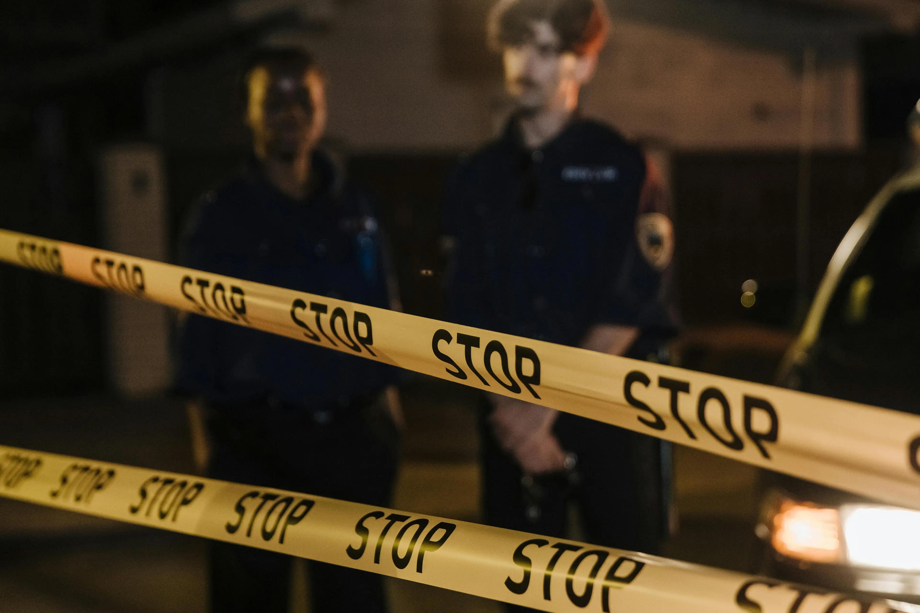 Chicago, spara sulla folla da un’auto in corsa: 4 morti e 14 feriti, alcuni sono in gravi condizioni\n