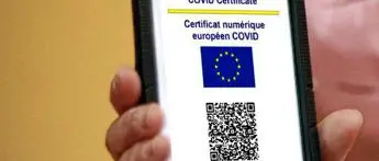 Green pass esteso, obbligo vaccinale e terza dose: cosa dice Speranza