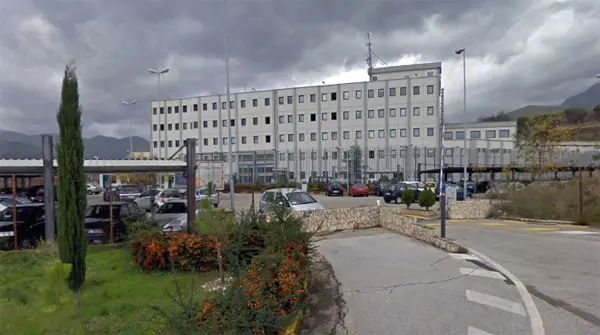 Castrovillari, detenuto aggredisce agente penitenziario: \"Dieci giorni di prognosi\"