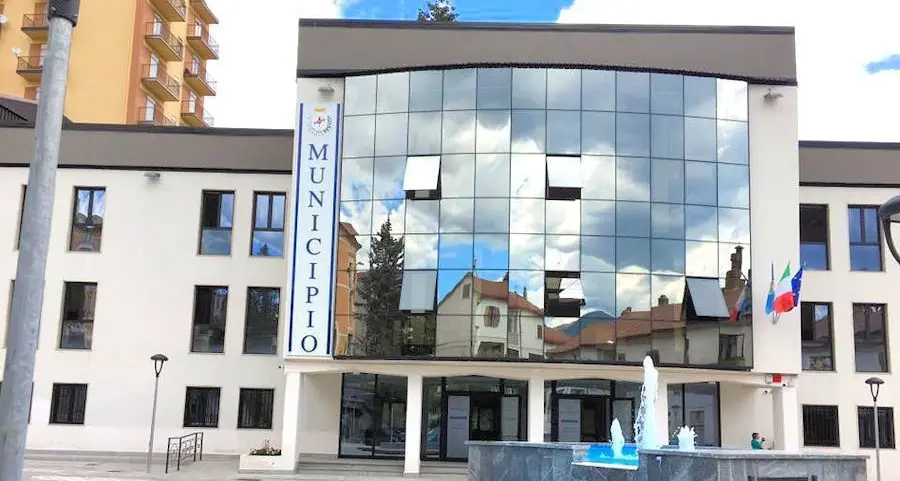 San Giovanni in Fiore, in Commissione l’immobile collabente del sindaco e lo stallo rimosso\n