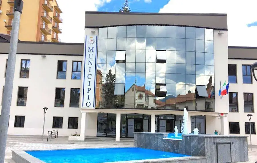 Gli ex amministratori alla Succurro: “Bilancio in ordine: ora pagate i fornitori del Comune”