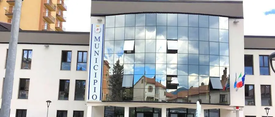 Gli ex amministratori alla Succurro: “Bilancio in ordine: ora pagate i fornitori del Comune”