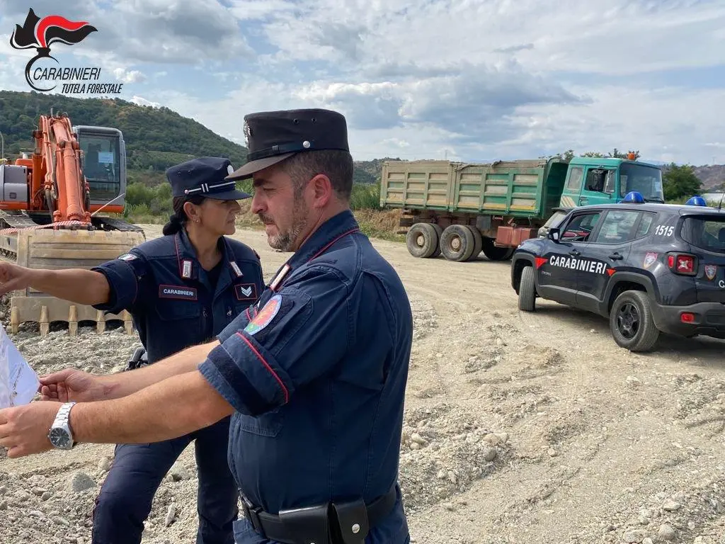 Bisignano, furto di materiale nel fiume Crati: due arresti