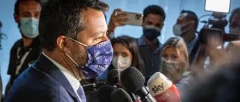Vaccino, Salvini: \"Ho fatto la seconda dose, non sono no vax\"