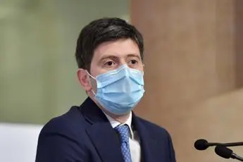 Speranza: \"Valutazioni su obbligo vaccinale, mai parlato di lockdown\"