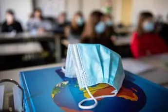 Scuola, Andreoni: \"Bene test salivari ma tenere mascherina\"