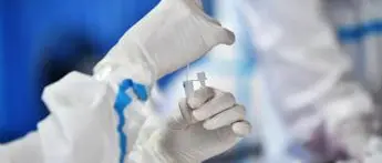 Variante Delta fino a 8 volte meno sensibile ad anticorpi da vaccino: lo studio